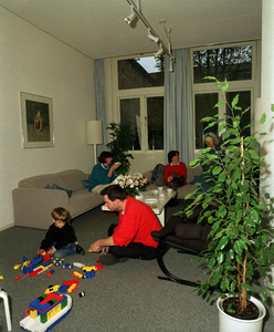 805645 Interieur van het Ronald McDonaldhuis Utrecht (opvangtehuis voor gezinnen met langdurig zieke kinderen, Lange ...